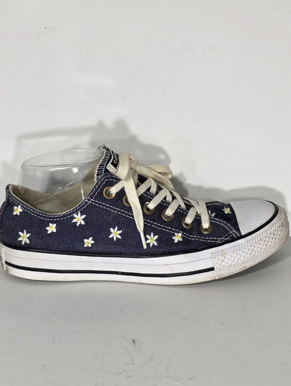 Converse All Star Low Top Navy Canvas Sneakers with Daisies  Women's Size 7.5